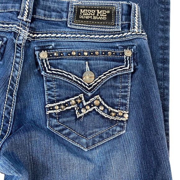 Miss Me JE1049EP3 Dark Wash Easy Capri Jeans Size 27 Inseam 26 1/2” - Picture 5 of 12